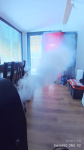 Dymová skúška netesností počas blower door testu
