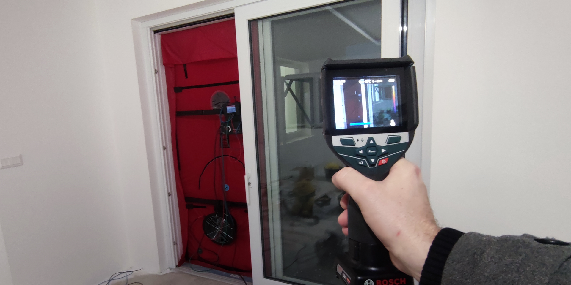 Termovízna kontrola netesností pri blower door teste